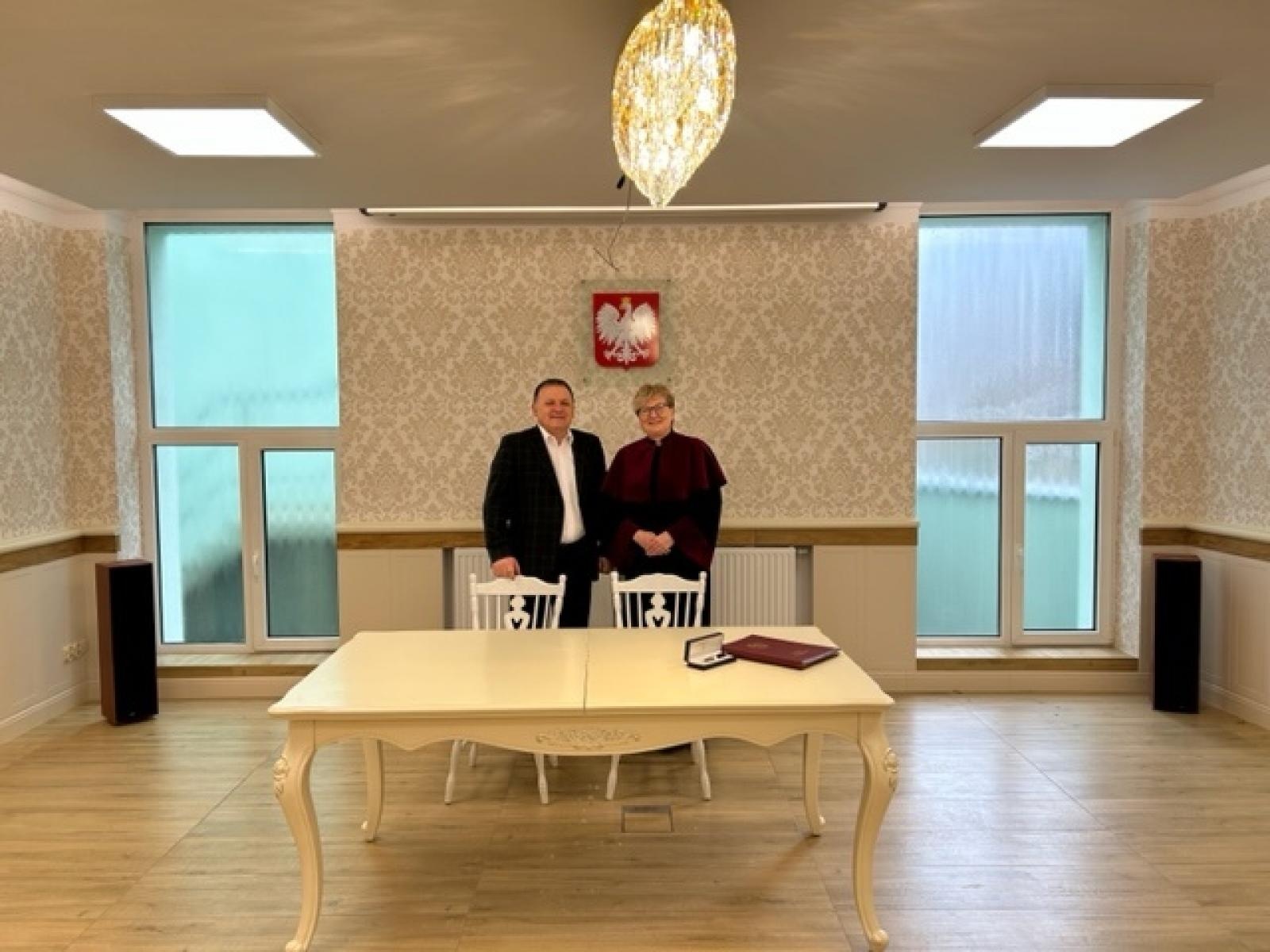 Zdjęcie w galerii na portalu naszraciborz.pl: Odnowiona sala ślubów w Kuźni Raciborskiej czeka na nowożeńców wiadomości z regionu
