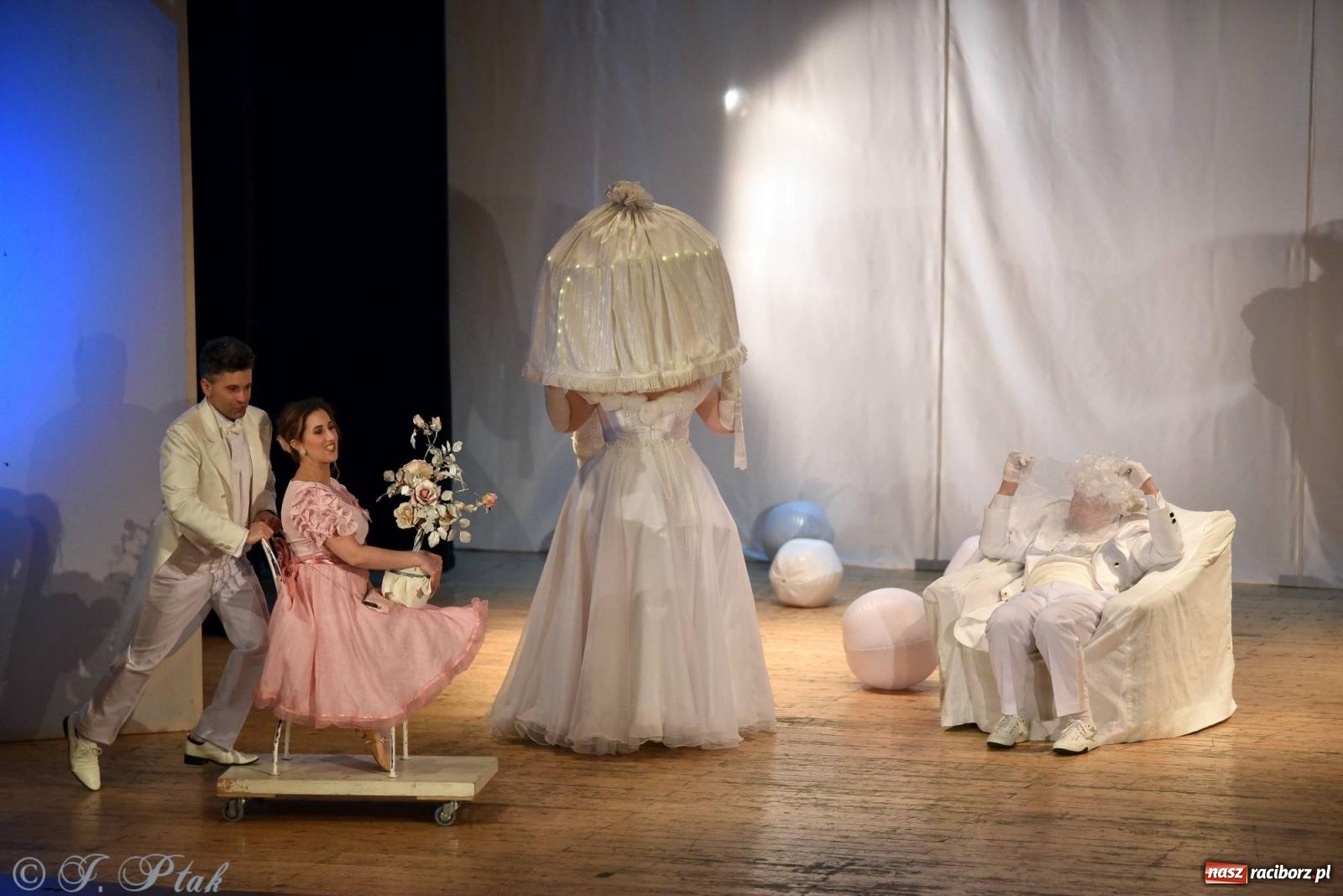Zdjęcie w galerii na portalu naszraciborz.pl: Arte Creatura i Księżniczka Czardasza w Raciborzu [FOTO] wiadomości z regionu