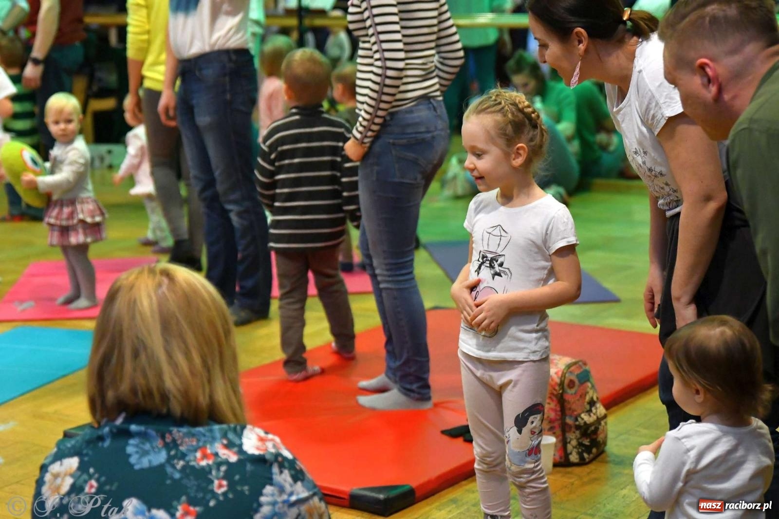 Zdjęcie w galerii na portalu naszraciborz.pl: Wielcy i mali. Kolejna edycja Maluchów w krainie dźwięku wiadomości z regionu
