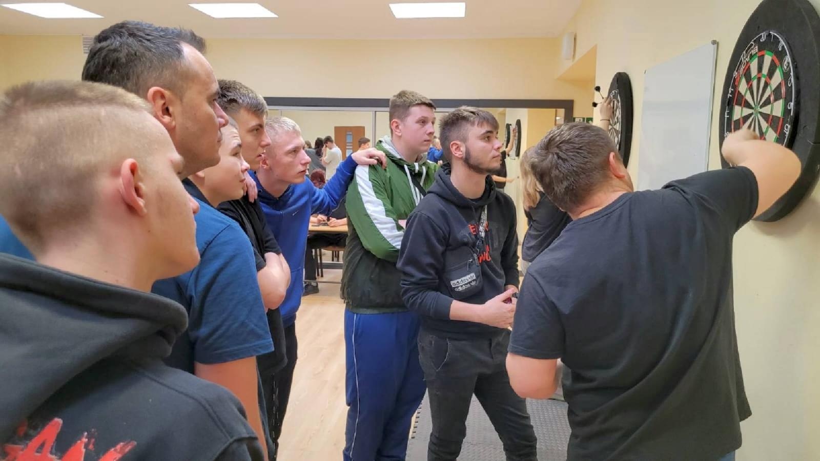Zdjęcie w galerii na portalu naszraciborz.pl: High Score - drużynowe zawody darta szkół w PCS wiadomości z regionu