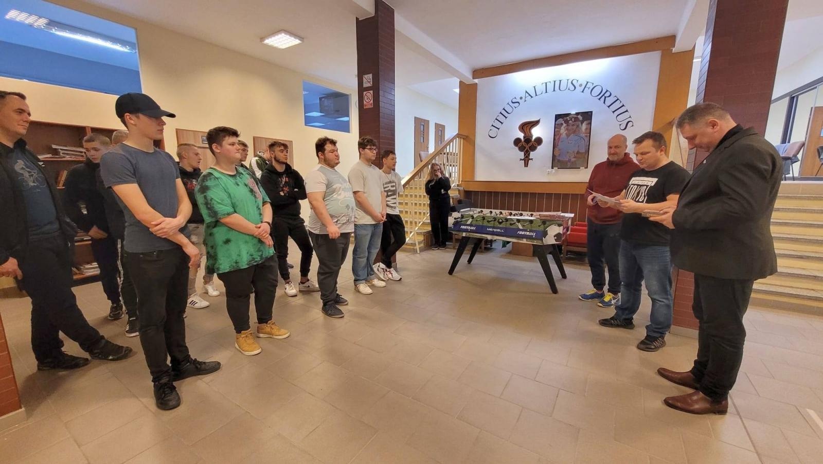 Zdjęcie w galerii na portalu naszraciborz.pl: High Score - drużynowe zawody darta szkół w PCS wiadomości z regionu