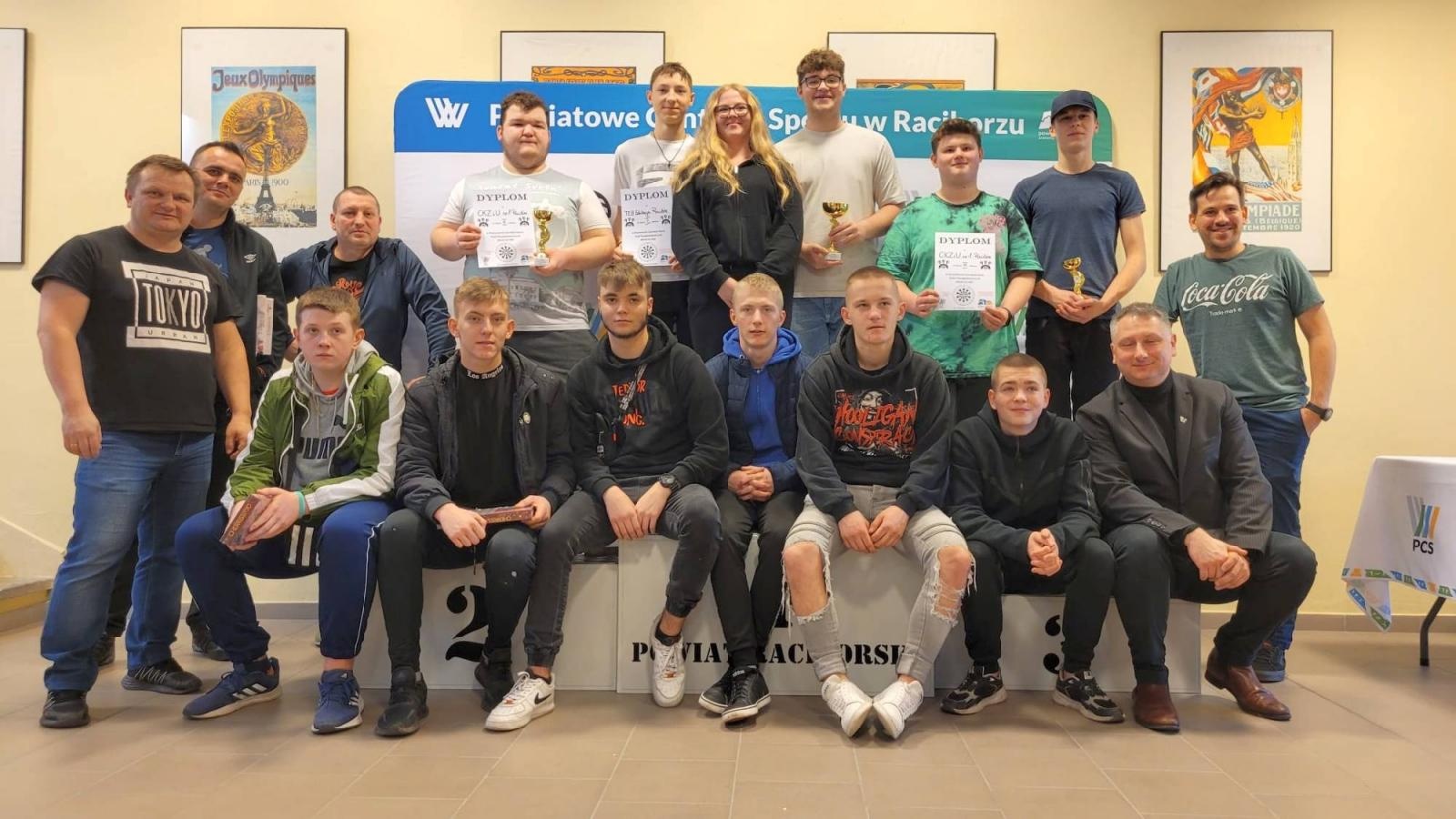 Zdjęcie w galerii na portalu naszraciborz.pl: High Score - drużynowe zawody darta szkół w PCS wiadomości z regionu