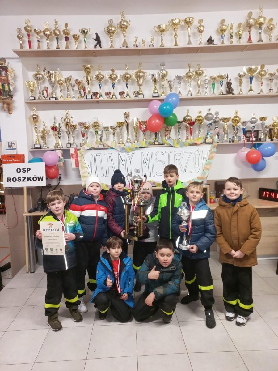 Zdjęcie w galerii na portalu naszraciborz.pl: Dziecięca Drużyna Pożarnicza z Roszkowa wygrywa w Zakrzowie wiadomości z regionu