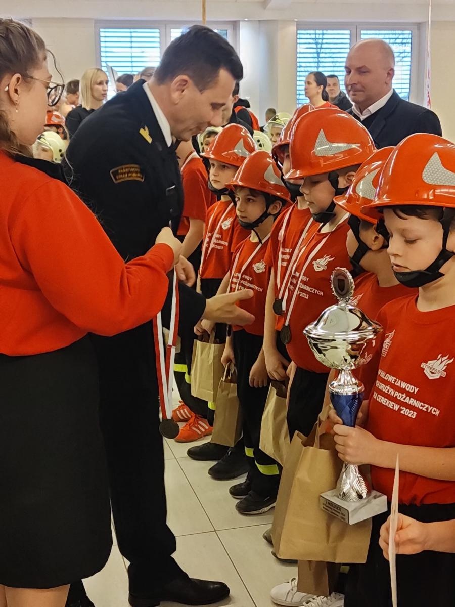 Zdjęcie w galerii na portalu naszraciborz.pl: Dziecięca Drużyna Pożarnicza z Roszkowa wygrywa w Zakrzowie wiadomości z regionu