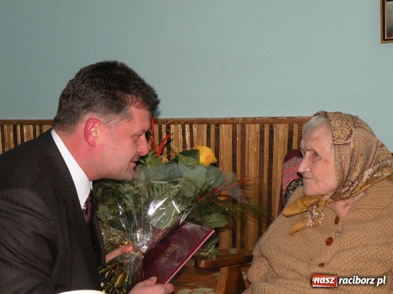 Zdjęcie w galerii na portalu naszraciborz.pl: Huczne 200 lat w Sylwestra wiadomości z regionu