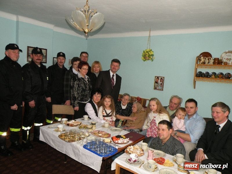 Zdjęcie w galerii na portalu naszraciborz.pl: Huczne 200 lat w Sylwestra wiadomości z regionu