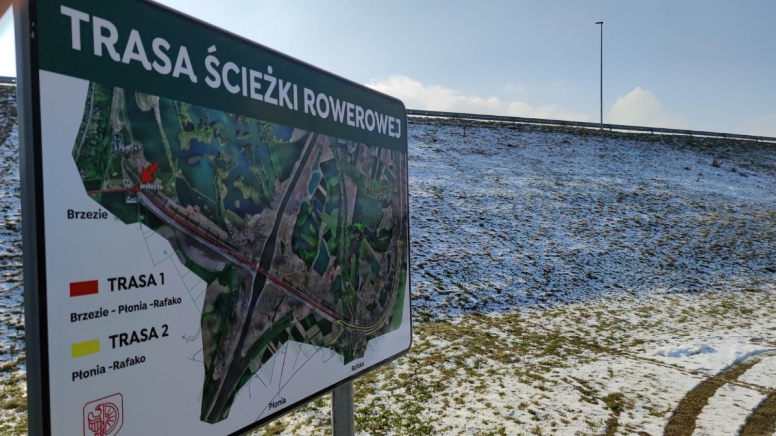 Zdjęcie w galerii na portalu naszraciborz.pl: Ścieżki rowerowe na zbiorniku oznakowane wiadomości z regionu