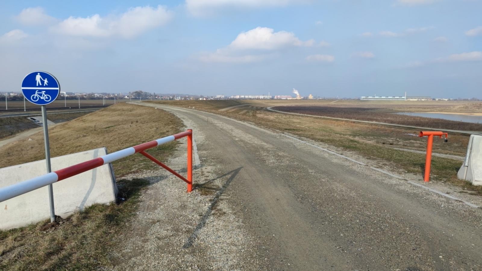 Zdjęcie w galerii na portalu naszraciborz.pl: Ścieżki rowerowe na zbiorniku oznakowane wiadomości z regionu