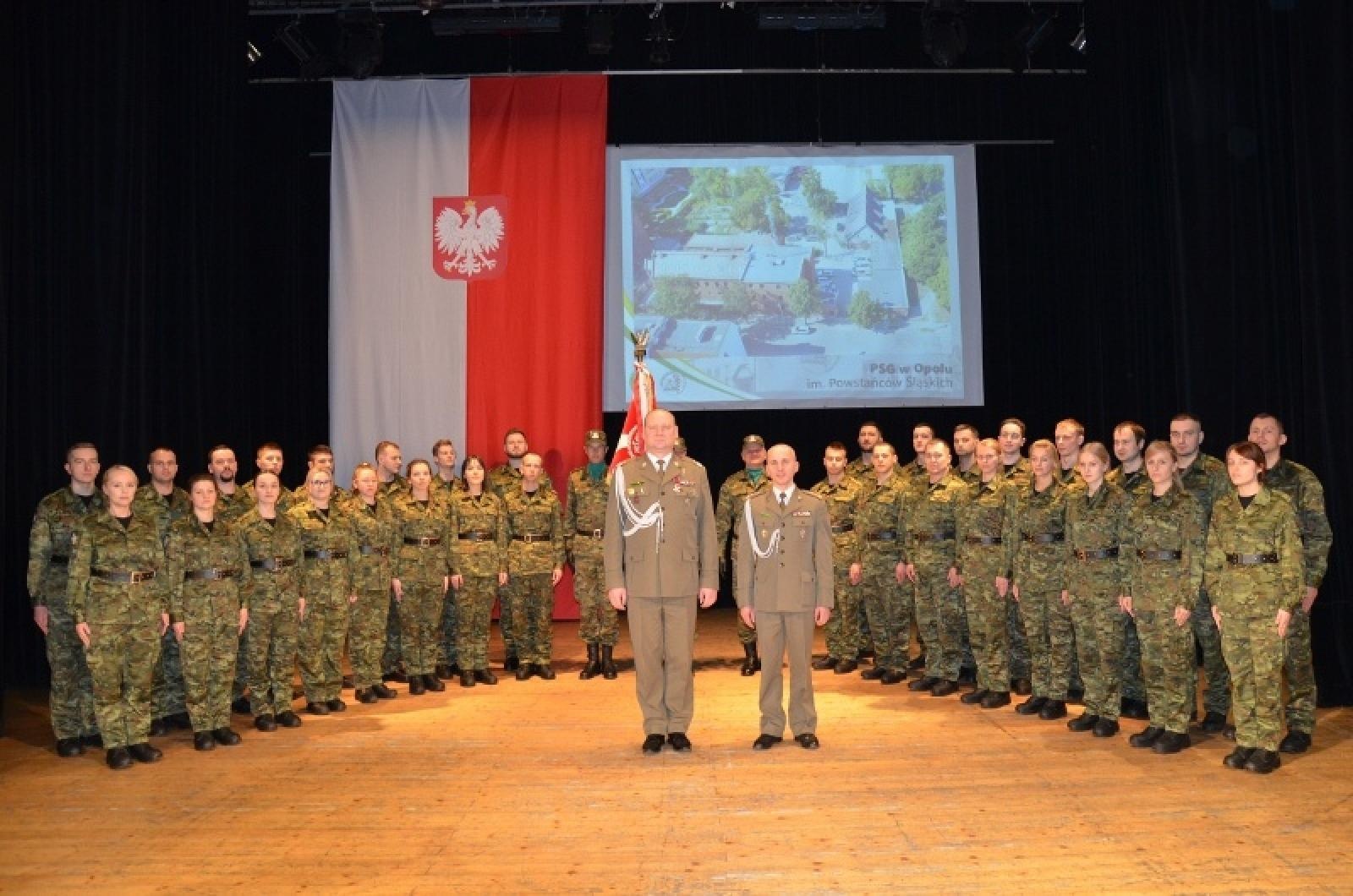 Zdjęcie w galerii na portalu naszraciborz.pl: Śląska Straż Graniczna ma nowych funkcjonariuszy. Ślubowanie w RCK [FOTO] wiadomości z regionu