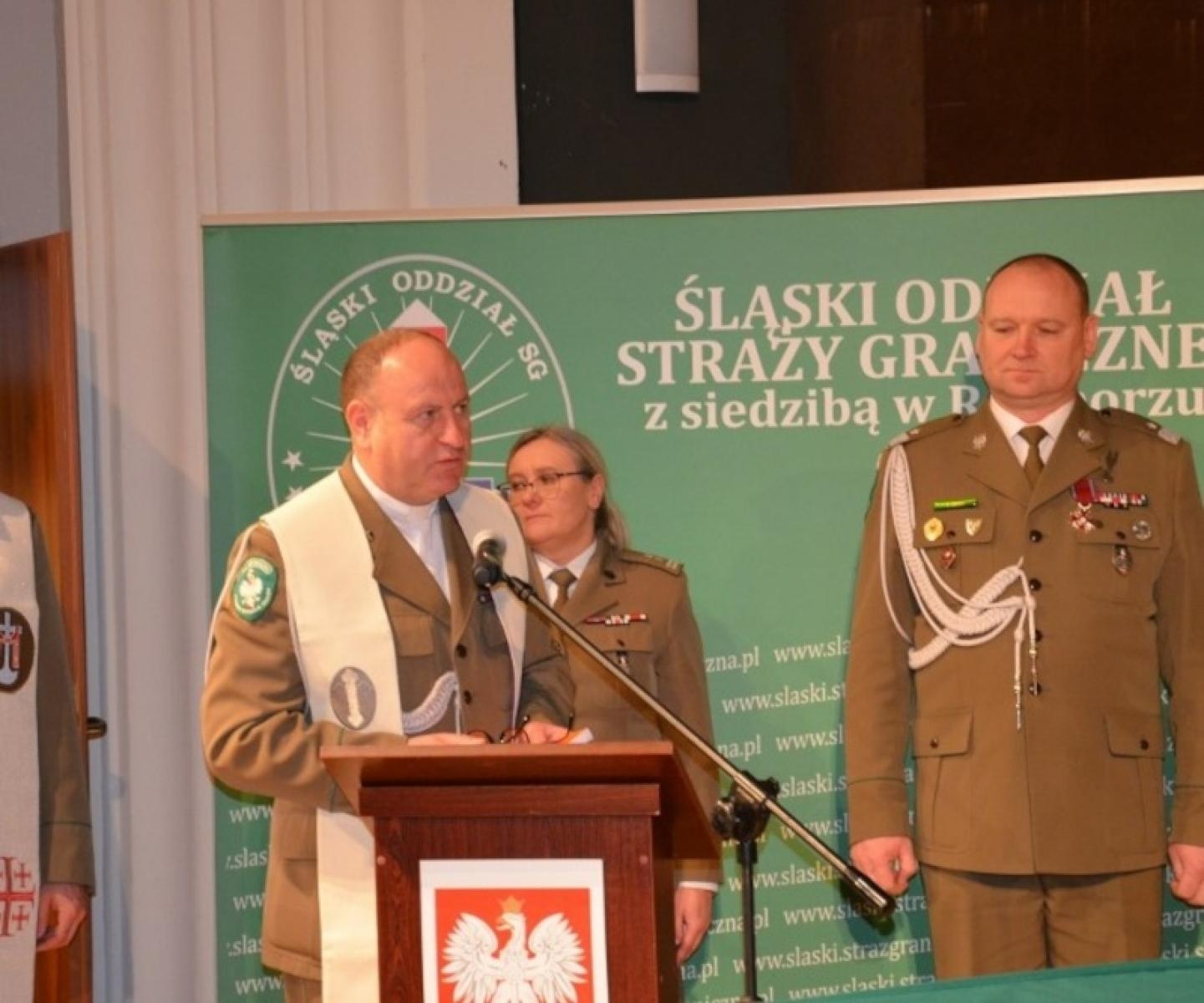 Zdjęcie w galerii na portalu naszraciborz.pl: Śląska Straż Graniczna ma nowych funkcjonariuszy. Ślubowanie w RCK [FOTO] wiadomości z regionu