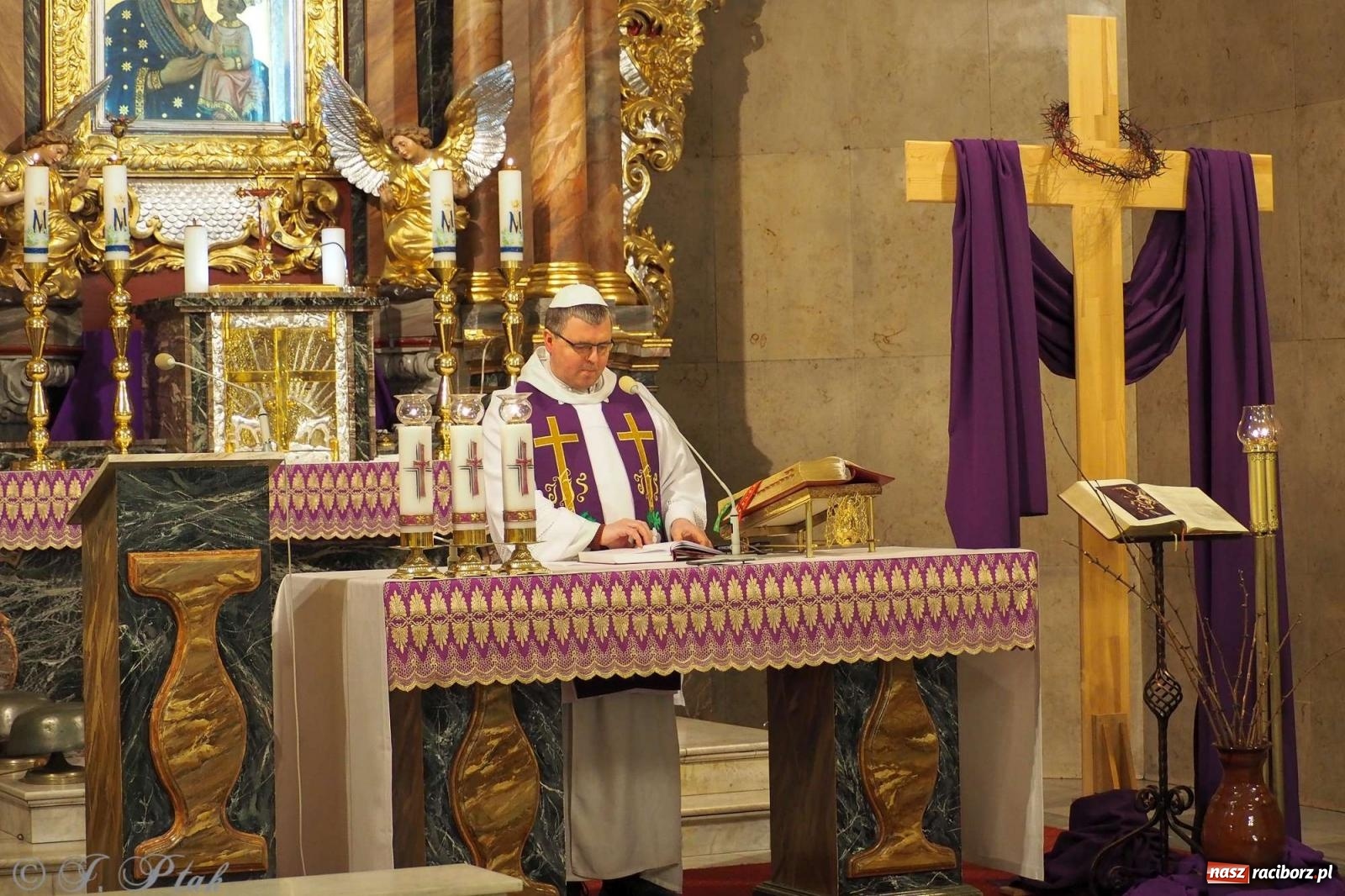 Zdjęcie w galerii na portalu naszraciborz.pl: Paulin z Ukrainy na rekolekcjach w kościele Matki Bożej wiadomości z regionu