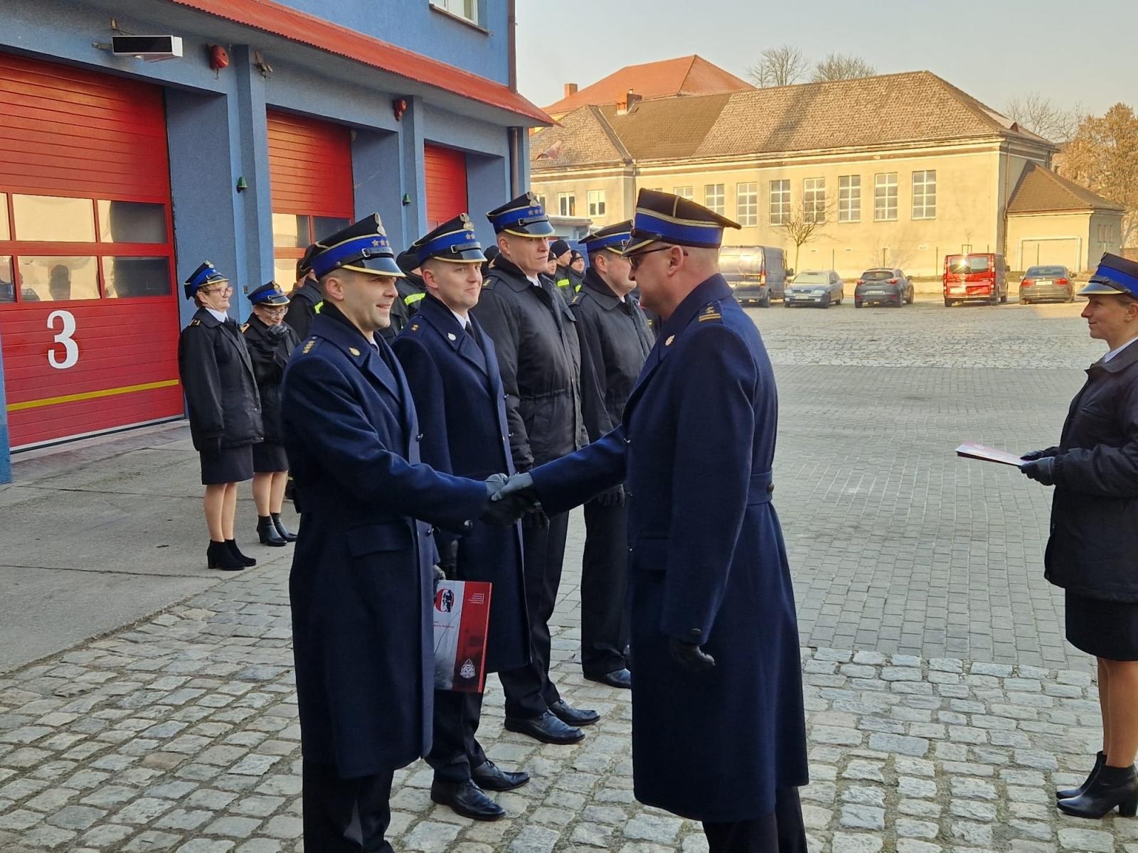Zdjęcie w galerii na portalu naszraciborz.pl: Nowa obsada stanowisk kierowniczych w raciborskiej straży pożarnej wiadomości z regionu