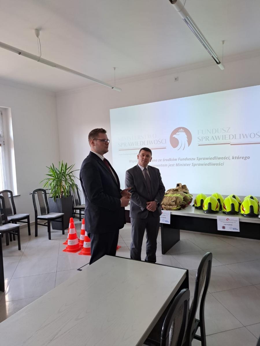 Zdjęcie w galerii na portalu naszraciborz.pl: Strażacy ochotnicy z gminy Rudnik odebrali sprzęt wiadomości z regionu