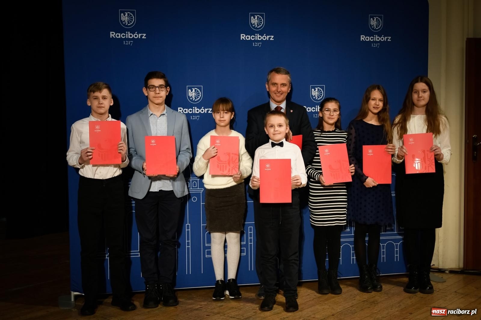 Zdjęcie w galerii na portalu naszraciborz.pl: Raciborscy prymusi ze stypendiami od miasta [FOTO] wiadomości z regionu