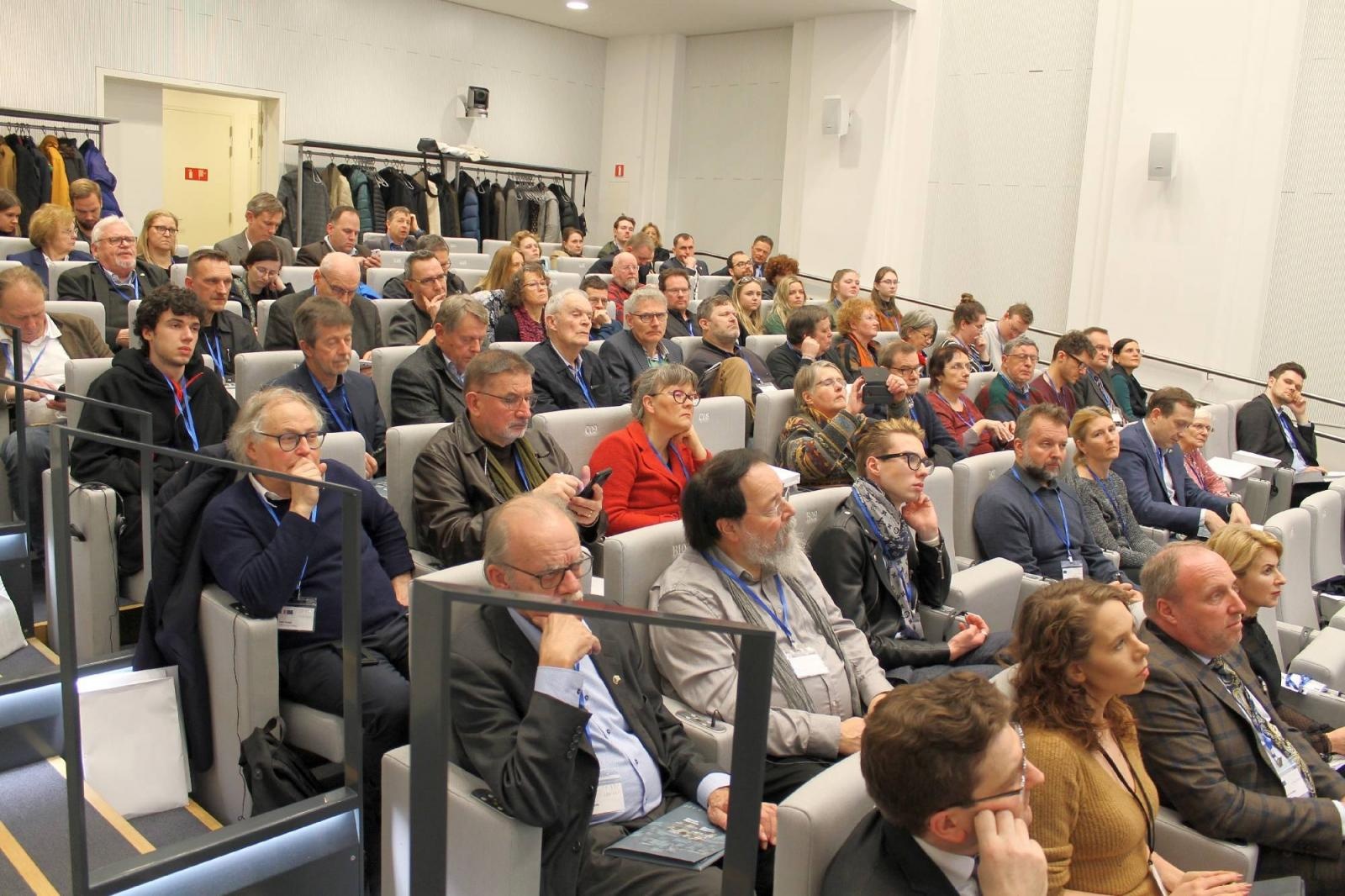 Zdjęcie w galerii na portalu naszraciborz.pl: Przyjaciele z Europy badają swoją międzywojenną historię. Workshop i raciborzanie w Brukseli wiadomości z regionu