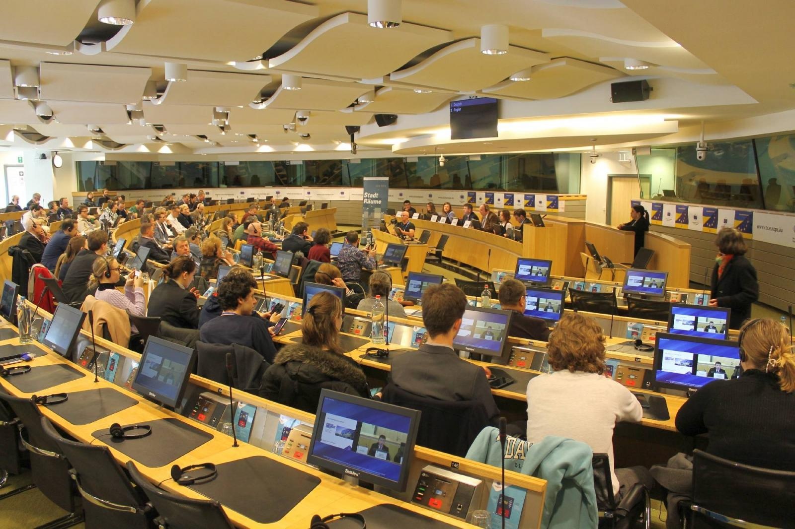 Zdjęcie w galerii na portalu naszraciborz.pl: Przyjaciele z Europy badają swoją międzywojenną historię. Workshop i raciborzanie w Brukseli wiadomości z regionu