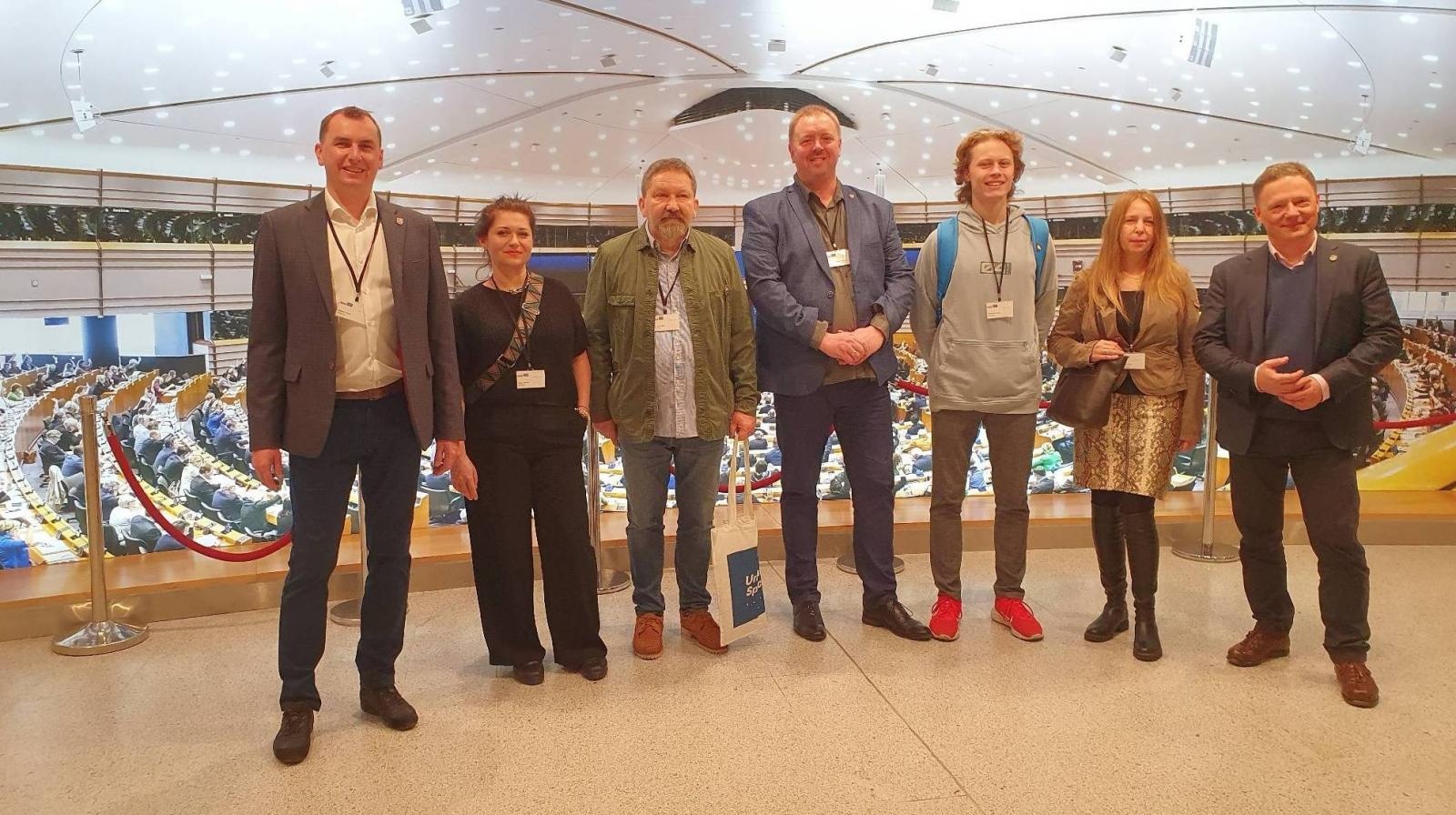 Zdjęcie w galerii na portalu naszraciborz.pl: Przyjaciele z Europy badają swoją międzywojenną historię. Workshop i raciborzanie w Brukseli wiadomości z regionu