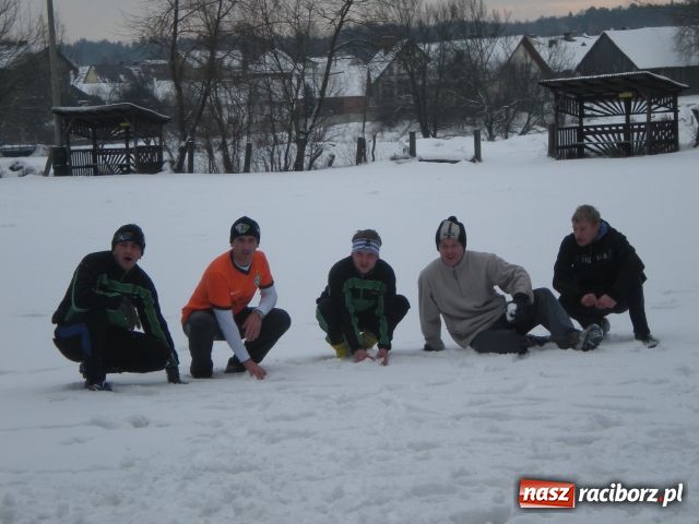 Zdjęcie w galerii na portalu naszraciborz.pl: Mecz piłkarski na powitanie roku wiadomości z regionu