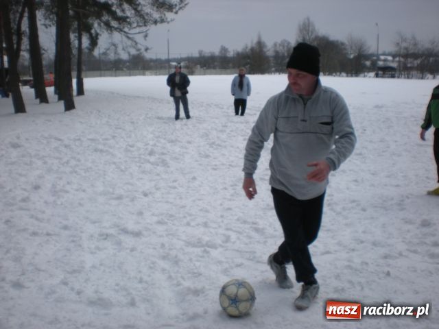 Zdjęcie w galerii na portalu naszraciborz.pl: Mecz piłkarski na powitanie roku wiadomości z regionu