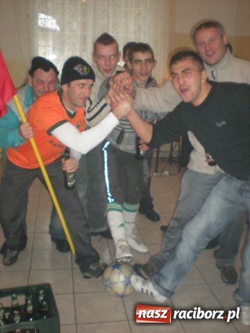 Zdjęcie w galerii na portalu naszraciborz.pl: Mecz piłkarski na powitanie roku wiadomości z regionu