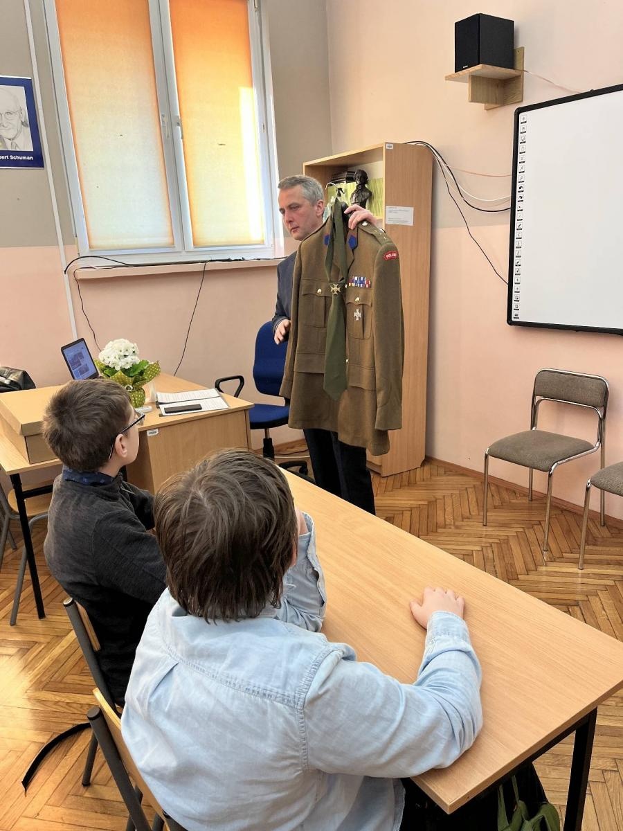 Zdjęcie w galerii na portalu naszraciborz.pl: O niezłomnych w SP 13 z prezydentem wiadomości z regionu