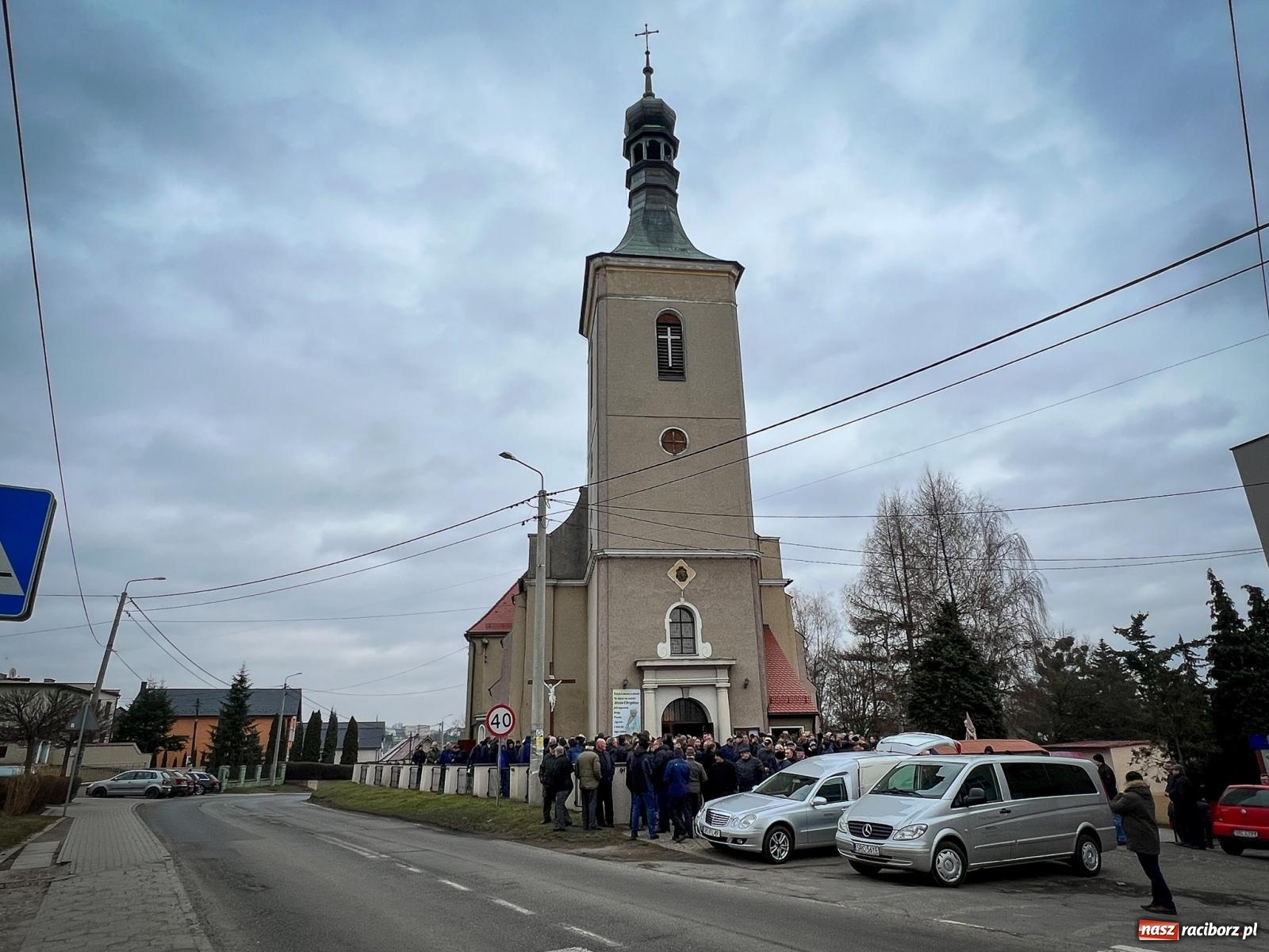 Zdjęcie w galerii na portalu naszraciborz.pl: Pietrowice Wielkie w żałobie. Pożegnano Wilibalda Pawlaska [FOTO i WIDEO] wiadomości z regionu