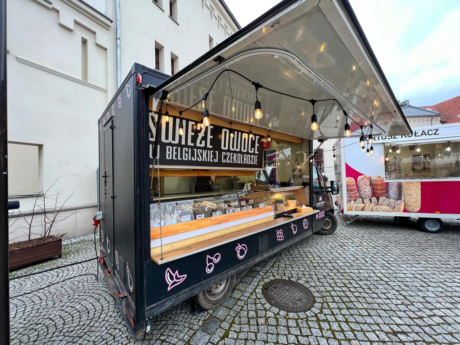 Zdjęcie w galerii na portalu naszraciborz.pl: Na zamku pierwszy w tym roku zlot food trucków wiadomości z regionu