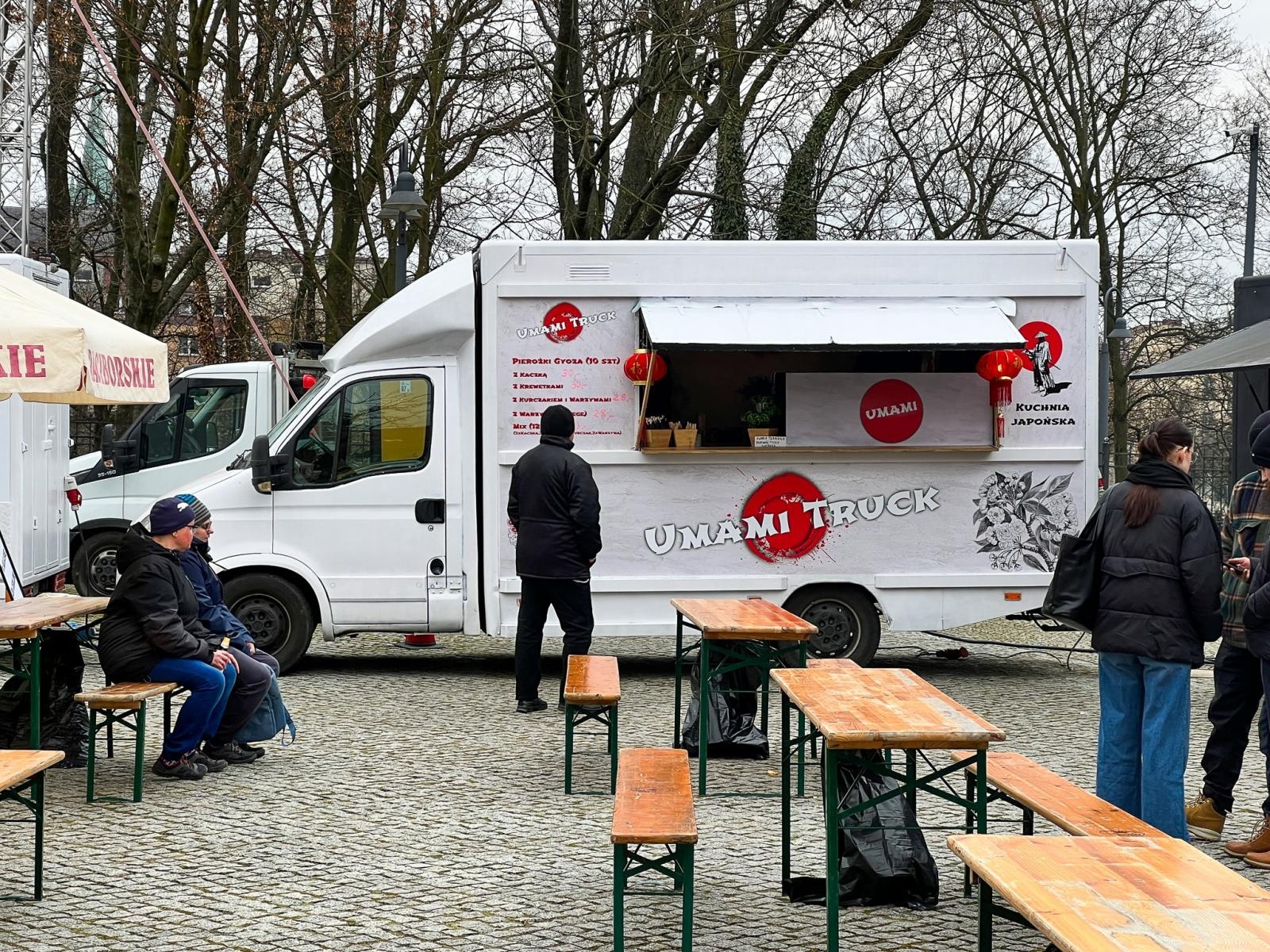 Zdjęcie w galerii na portalu naszraciborz.pl: Na zamku pierwszy w tym roku zlot food trucków wiadomości z regionu