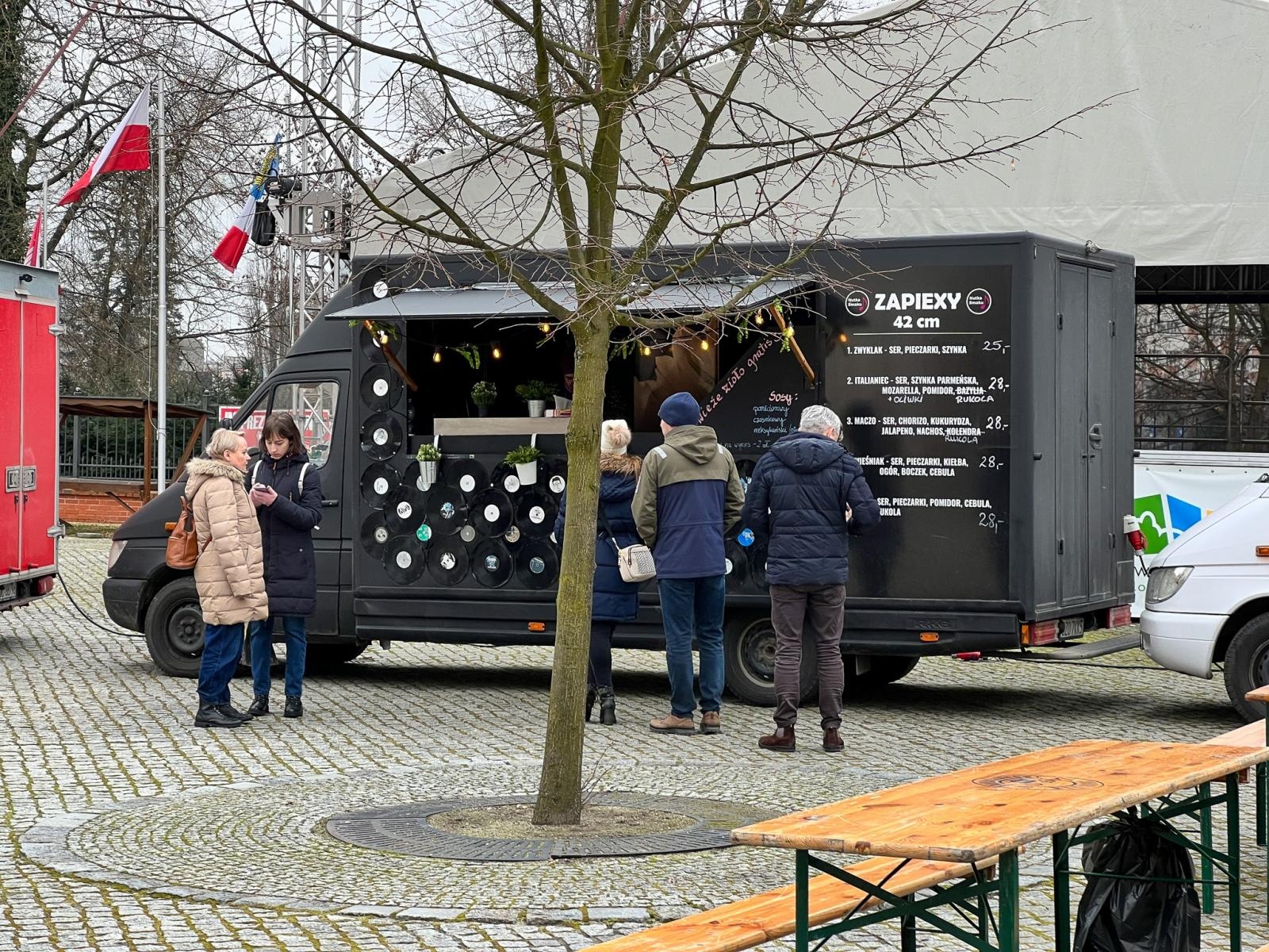 Zdjęcie w galerii na portalu naszraciborz.pl: Na zamku pierwszy w tym roku zlot food trucków wiadomości z regionu