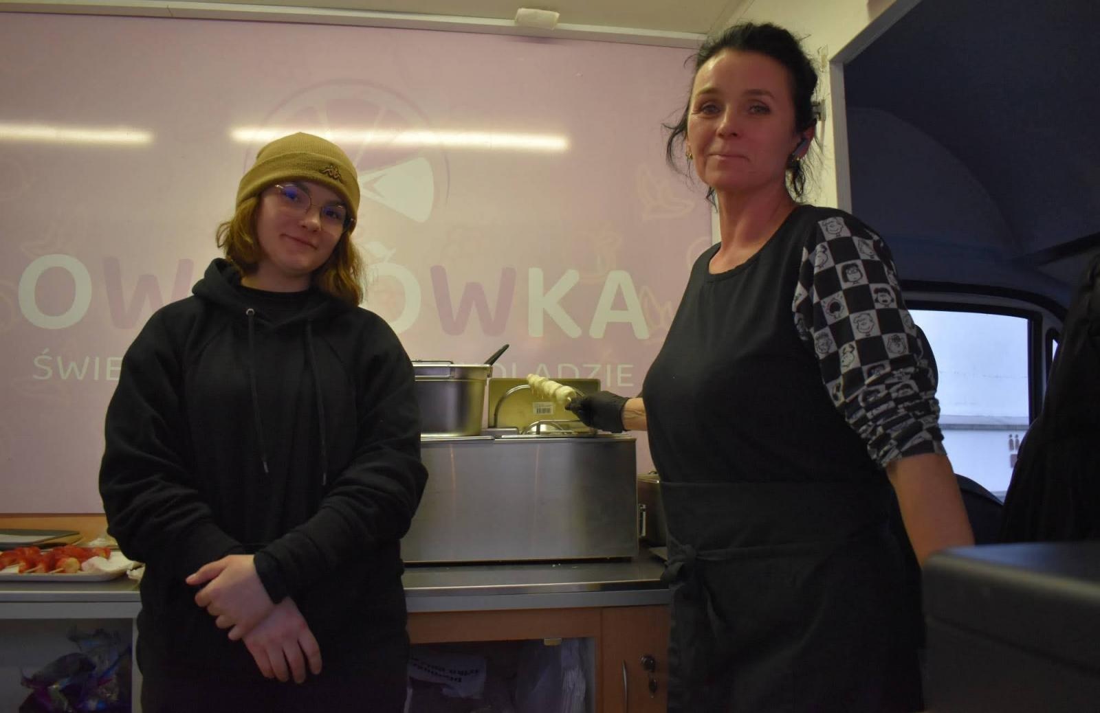 Zdjęcie w galerii na portalu naszraciborz.pl: Na zamku pierwszy w tym roku zlot food trucków wiadomości z regionu