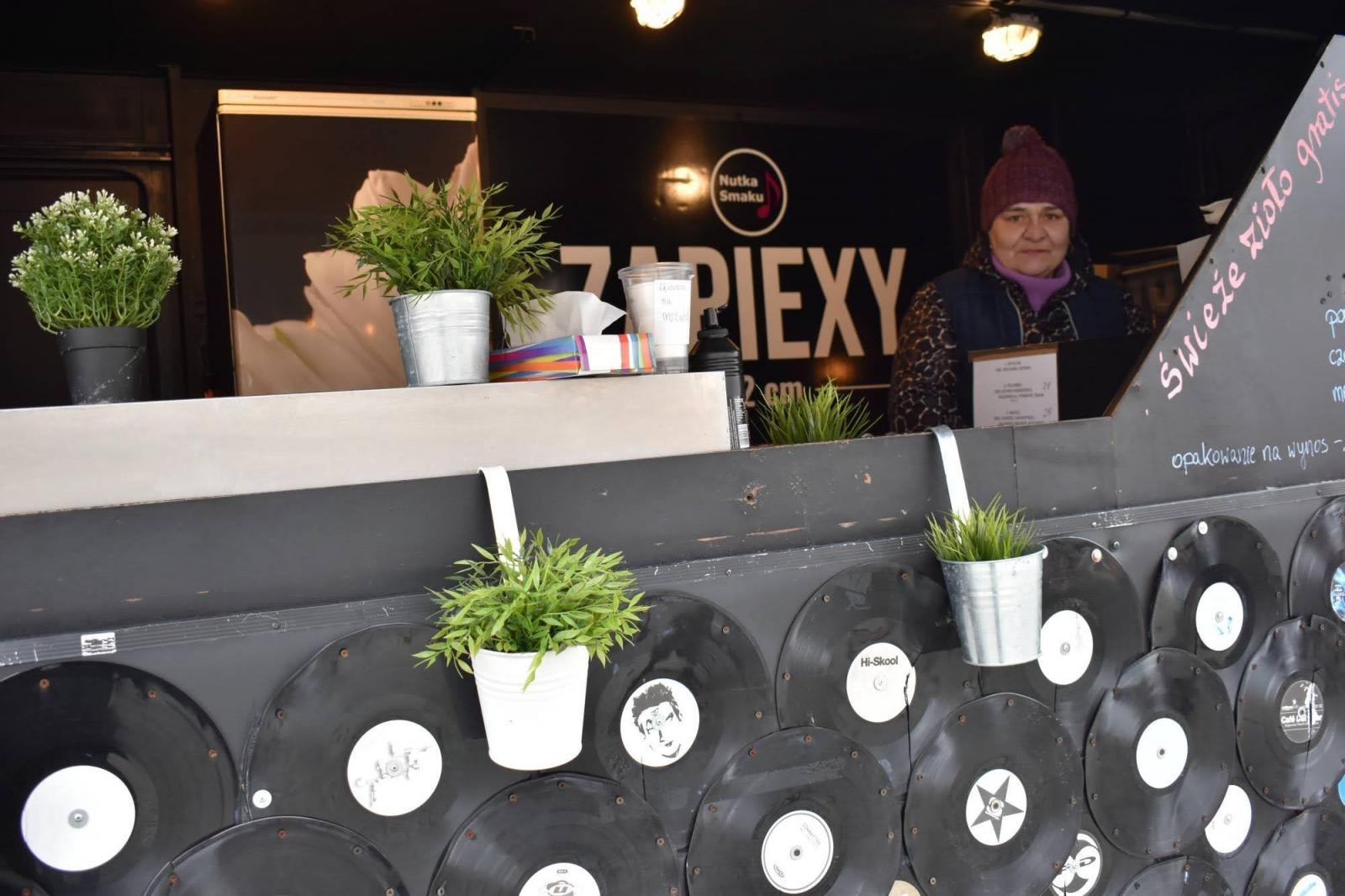 Zdjęcie w galerii na portalu naszraciborz.pl: Na zamku pierwszy w tym roku zlot food trucków wiadomości z regionu