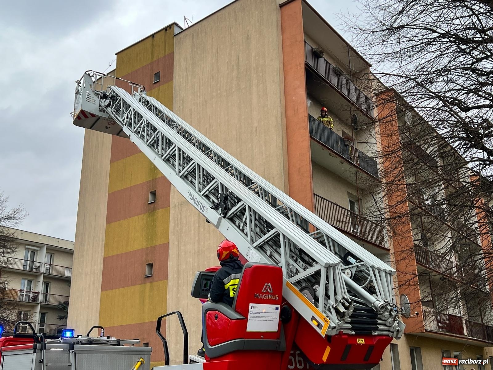 Zdjęcie w galerii na portalu naszraciborz.pl: Akcja strażaków na Odpoczynkowej w Raciborzu [FOTO i WIDEO] wiadomości z regionu