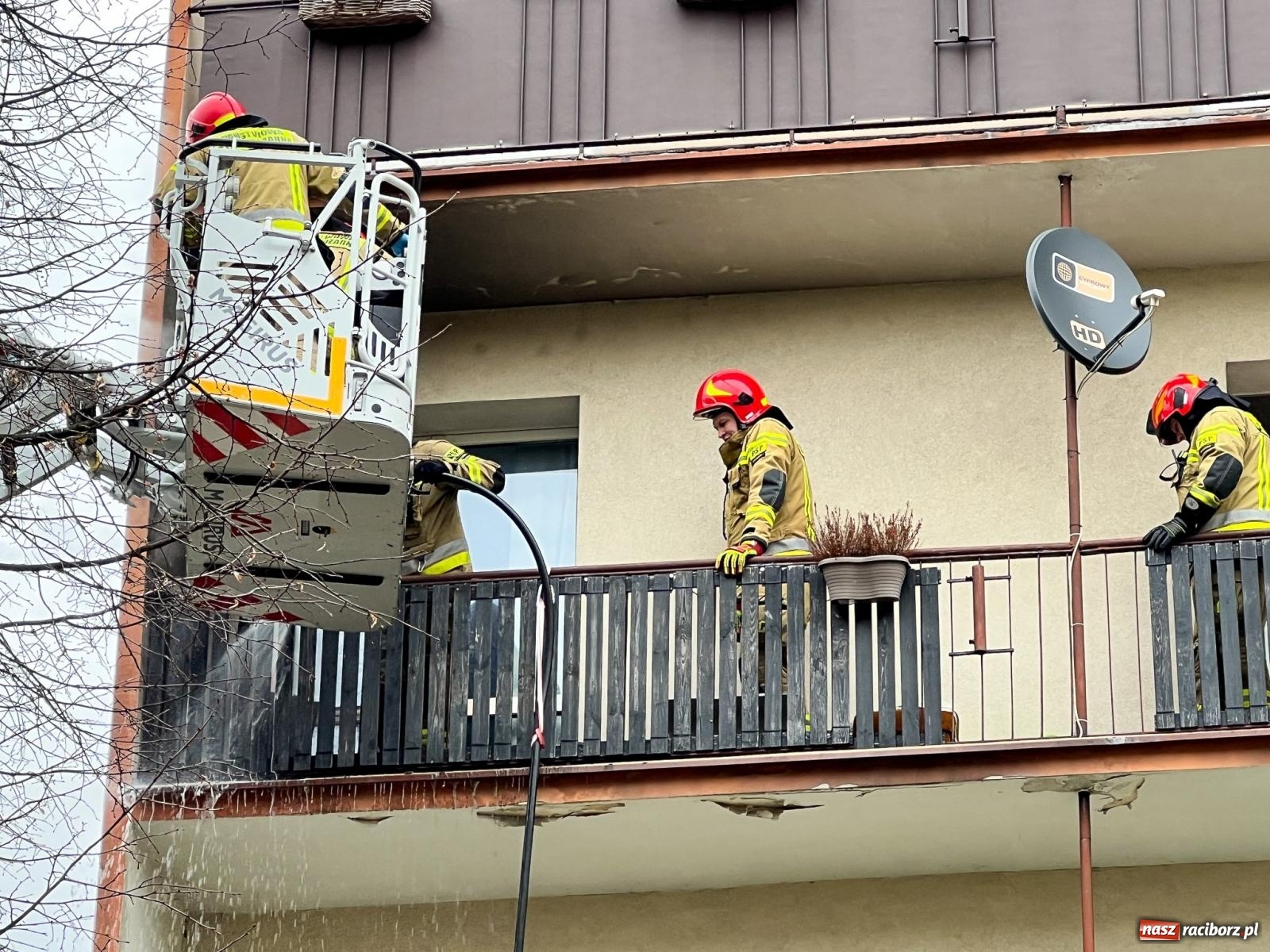 Zdjęcie w galerii na portalu naszraciborz.pl: Akcja strażaków na Odpoczynkowej w Raciborzu [FOTO i WIDEO] wiadomości z regionu