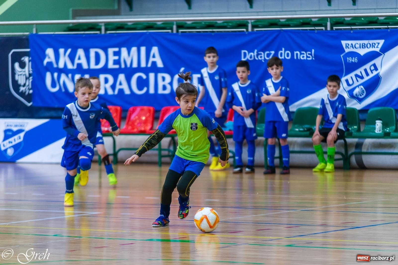 Zdjęcie w galerii na portalu naszraciborz.pl: Piłkarskie zmagania rocznika 2015 w hali przy Łąkowej [FOTO i WIDEO] wiadomości z regionu