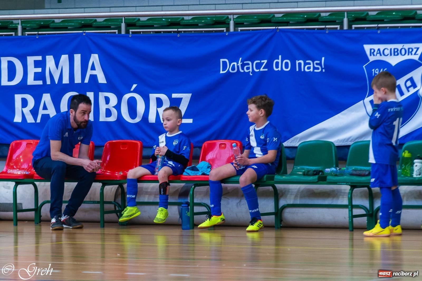 Zdjęcie w galerii na portalu naszraciborz.pl: Piłkarskie zmagania rocznika 2015 w hali przy Łąkowej [FOTO i WIDEO] wiadomości z regionu