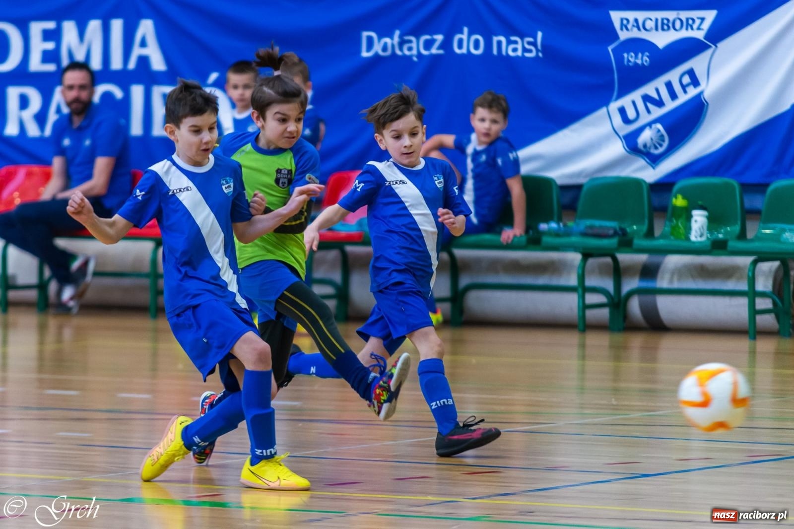 Zdjęcie w galerii na portalu naszraciborz.pl: Piłkarskie zmagania rocznika 2015 w hali przy Łąkowej [FOTO i WIDEO] wiadomości z regionu