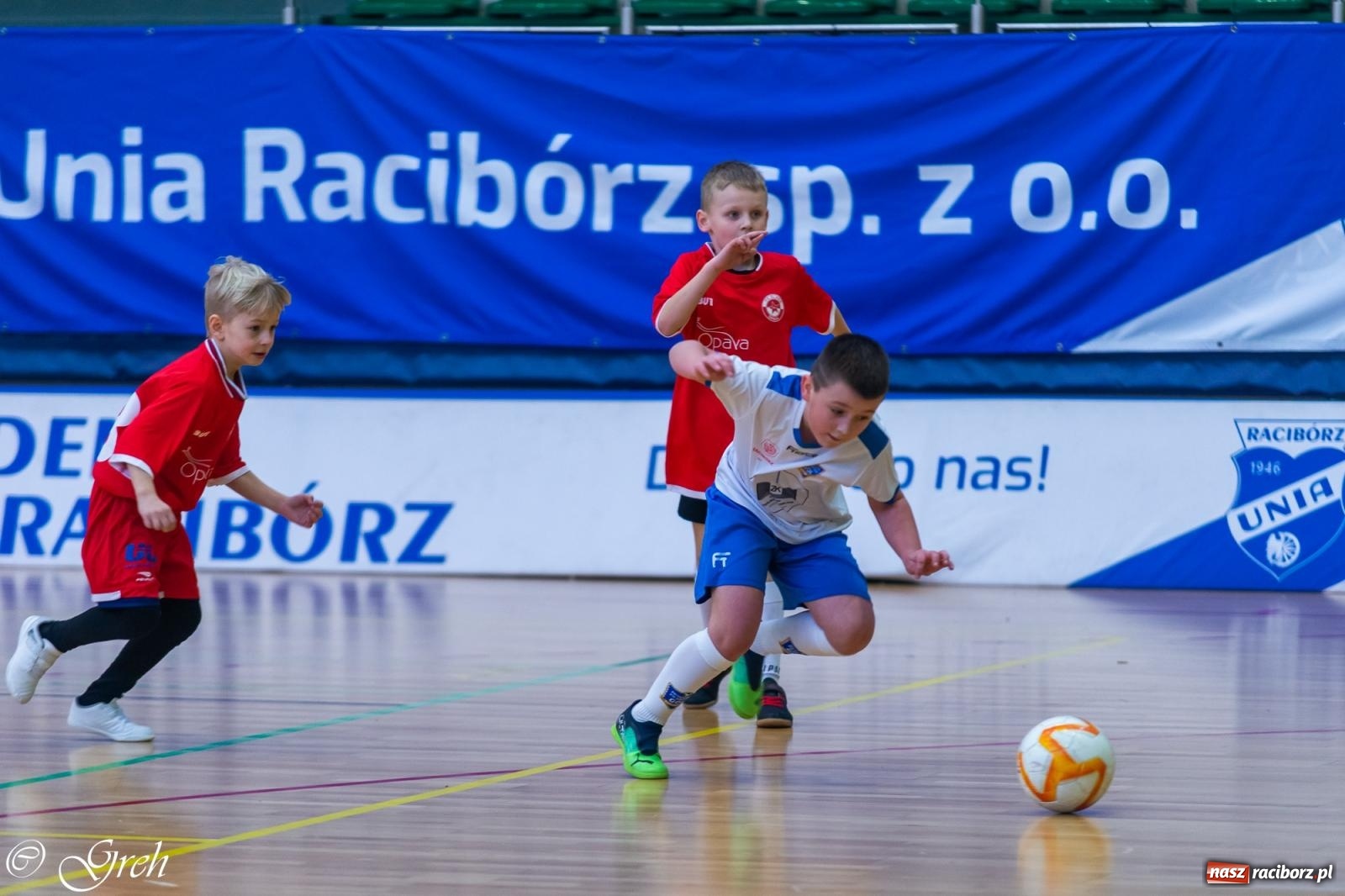 Zdjęcie w galerii na portalu naszraciborz.pl: Piłkarskie zmagania rocznika 2015 w hali przy Łąkowej [FOTO i WIDEO] wiadomości z regionu