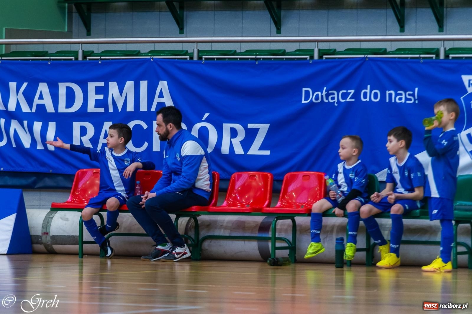 Zdjęcie w galerii na portalu naszraciborz.pl: Piłkarskie zmagania rocznika 2015 w hali przy Łąkowej [FOTO i WIDEO] wiadomości z regionu