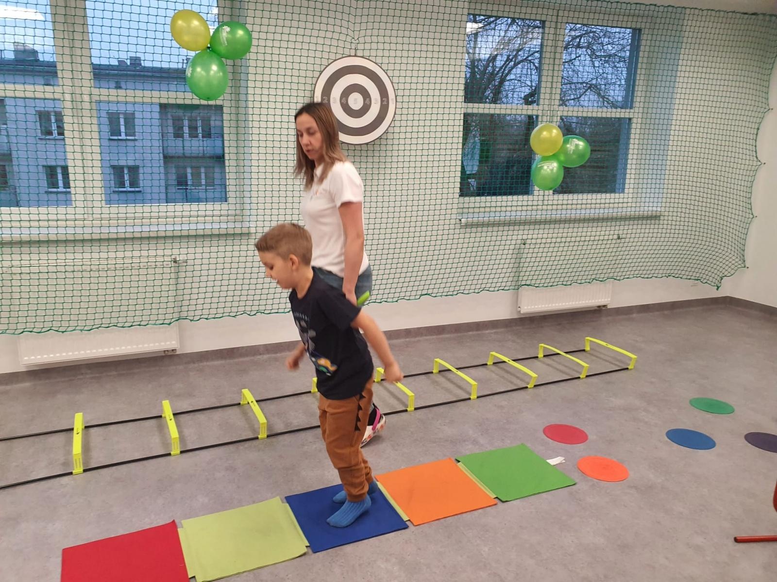 Zdjęcie w galerii na portalu naszraciborz.pl: Spacer z alpakami po szkolnym korytarzu... wiadomości z regionu