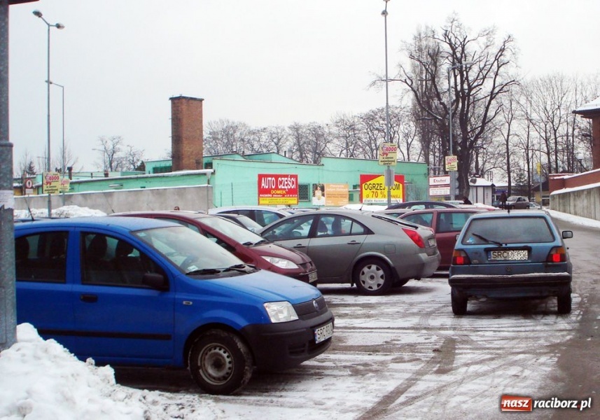Zdjęcie w galerii na portalu naszraciborz.pl: Samowolka pod Kauflandem wiadomości z regionu