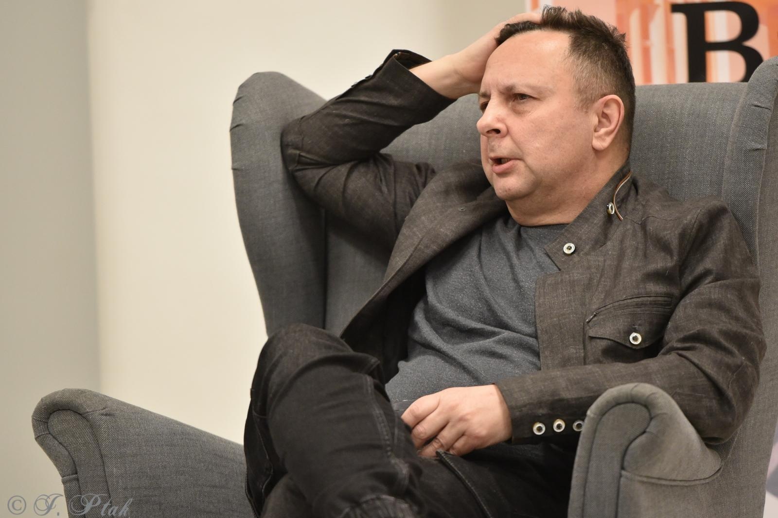 Zdjęcie w galerii na portalu naszraciborz.pl: Kroków siedem do końca - Piotr Lipiński w raciborskiej książnicy wiadomości z regionu