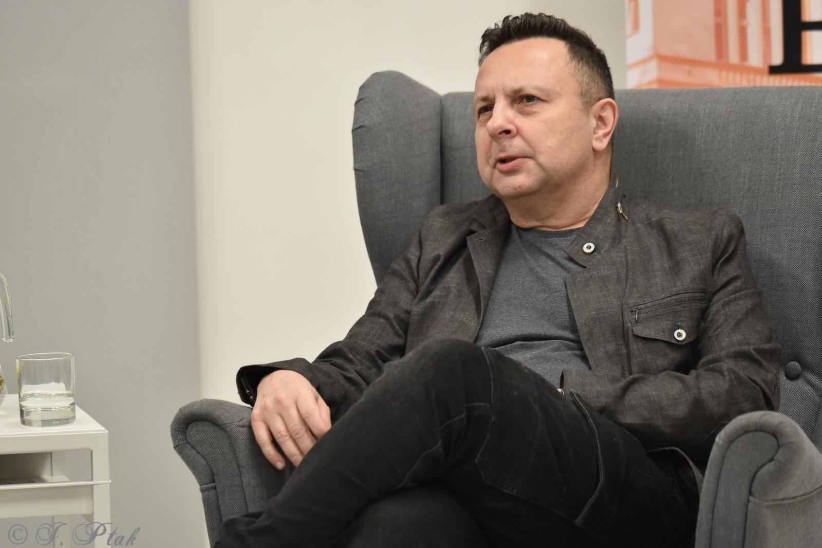 Zdjęcie w galerii na portalu naszraciborz.pl: Kroków siedem do końca - Piotr Lipiński w raciborskiej książnicy wiadomości z regionu