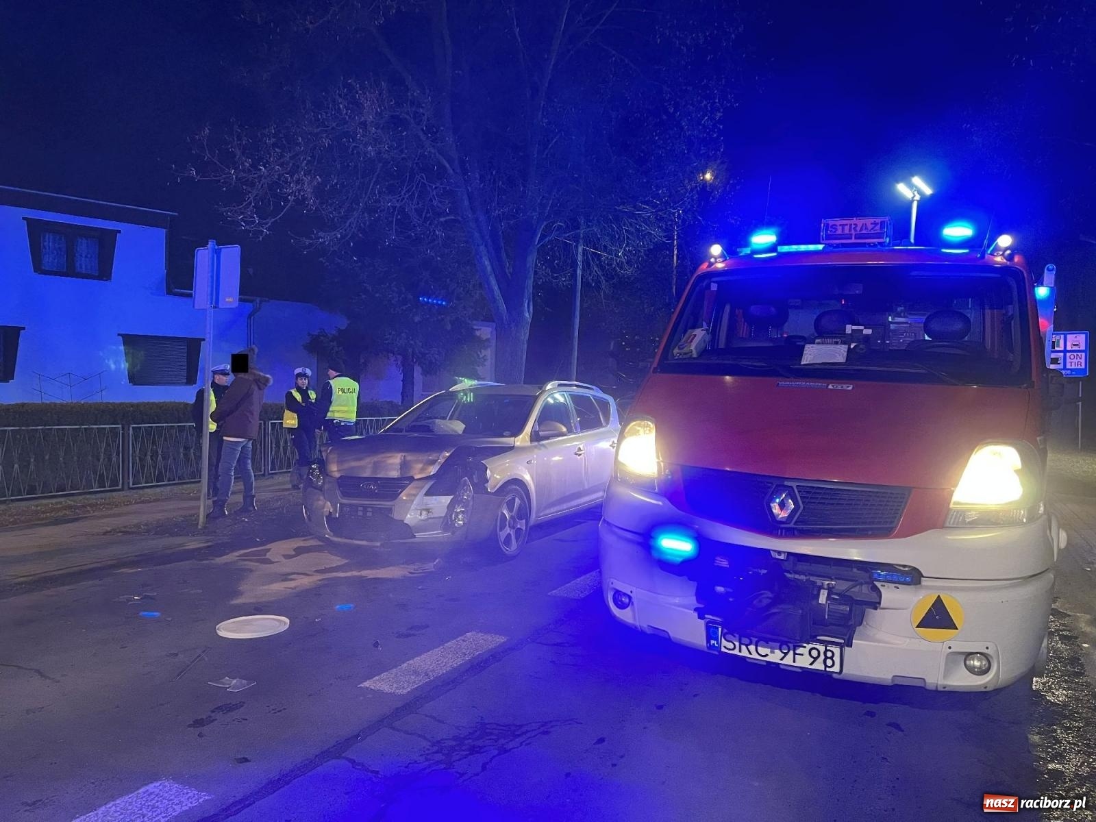Zdjęcie w galerii na portalu naszraciborz.pl: Zderzenie osobówki i dostawczaka na Opawskiej [FOTO] wiadomości z regionu