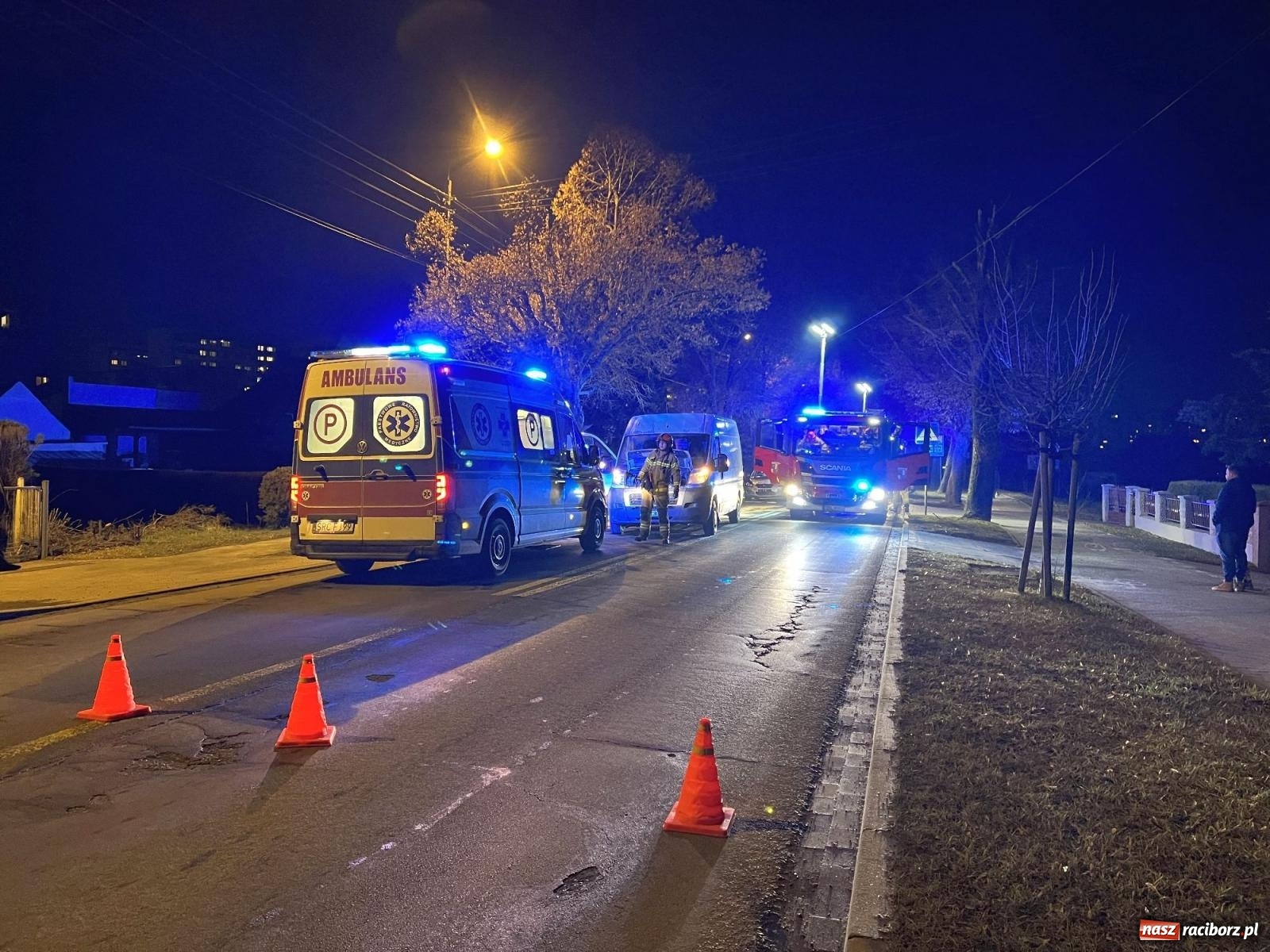 Zdjęcie w galerii na portalu naszraciborz.pl: Zderzenie osobówki i dostawczaka na Opawskiej [FOTO] wiadomości z regionu