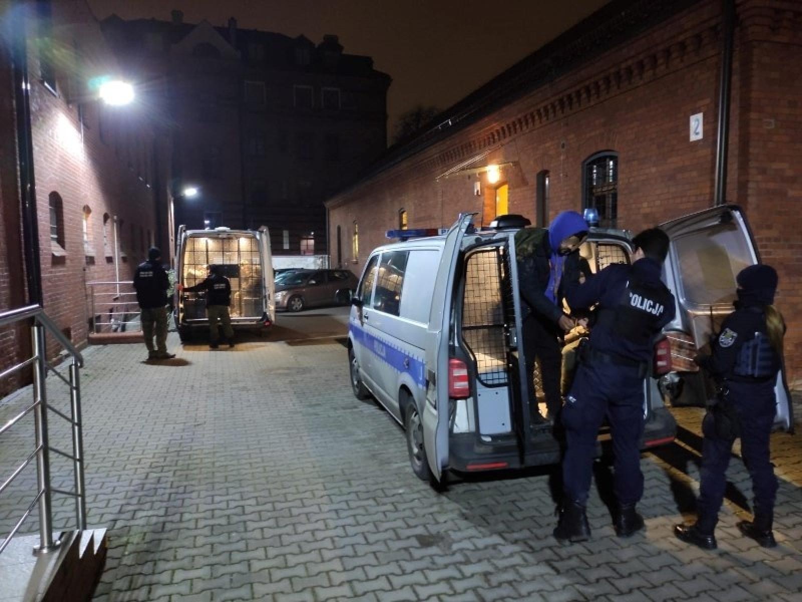 Zdjęcie w galerii na portalu naszraciborz.pl: Śląscy pogranicznicy z Raciborza zatrzymali kuriera przewożącego ludzi [FOTO] wiadomości z regionu