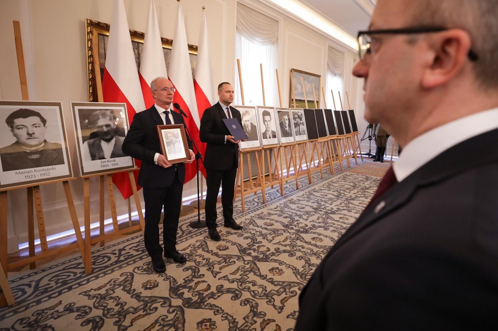 Zdjęcie w galerii na portalu naszraciborz.pl: W Belwederze ogłoszono nazwiska osób, których szczątki zidentyfikował IPN. Wśród nich są ofiary z raciborskiego więzienia wiadomości z regionu