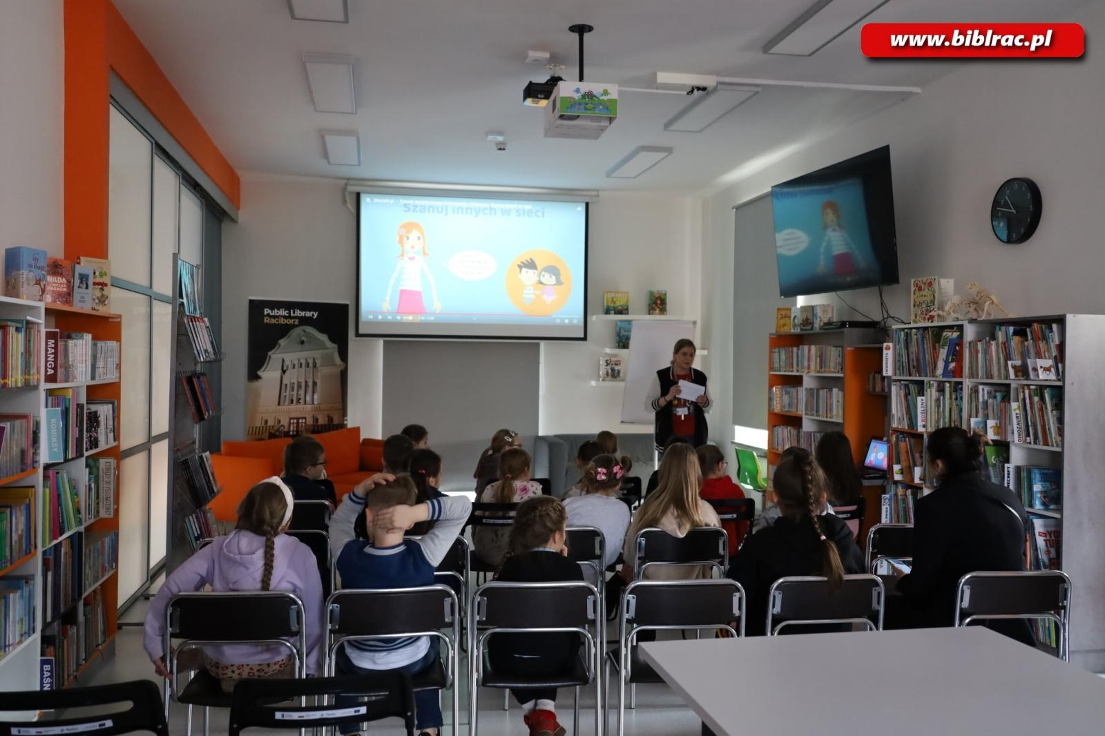Zdjęcie w galerii na portalu naszraciborz.pl: Dzień Bezpiecznego Internetu w raciborskiej bibliotece! wiadomości z regionu