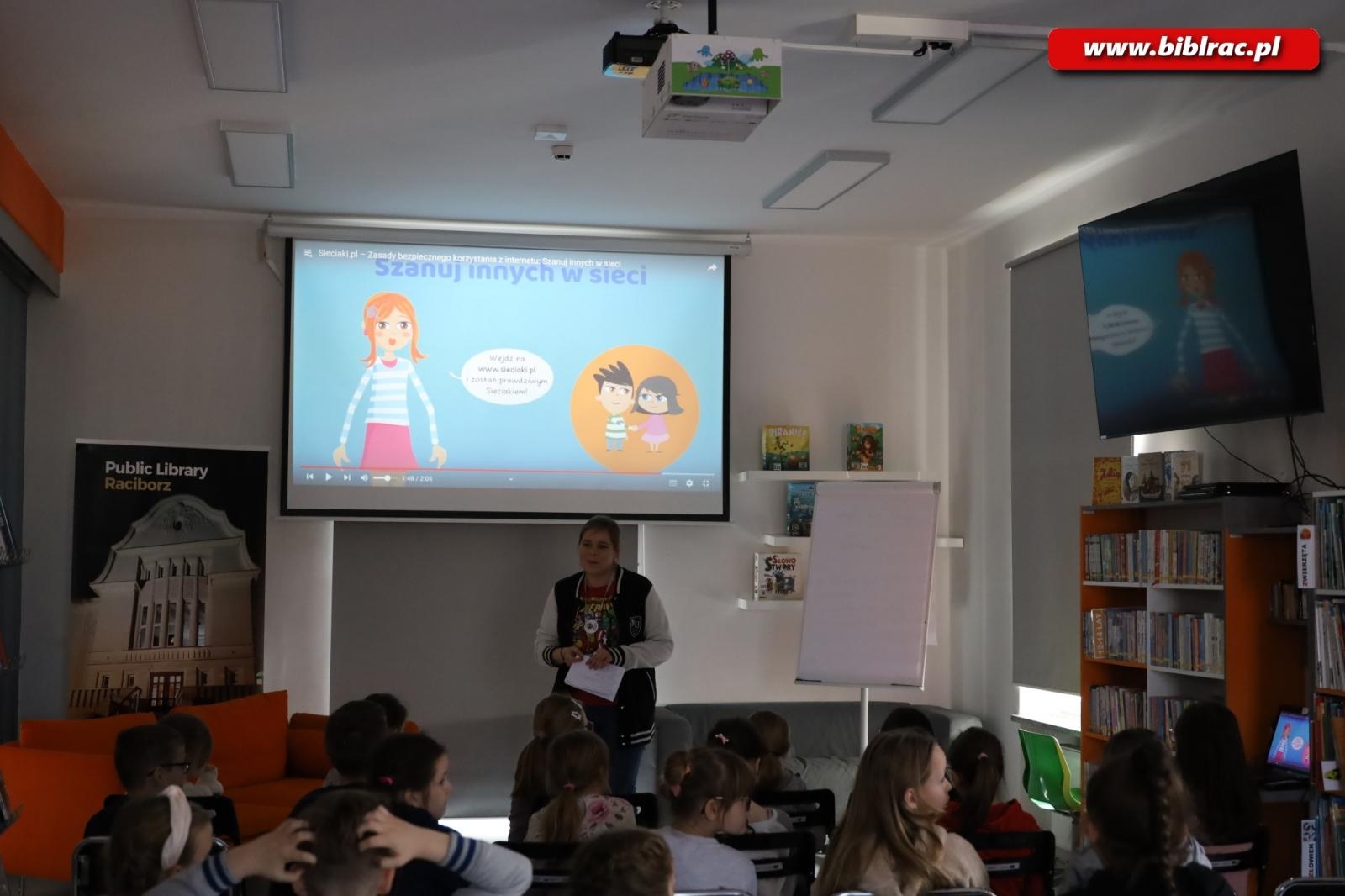 Zdjęcie w galerii na portalu naszraciborz.pl: Dzień Bezpiecznego Internetu w raciborskiej bibliotece! wiadomości z regionu