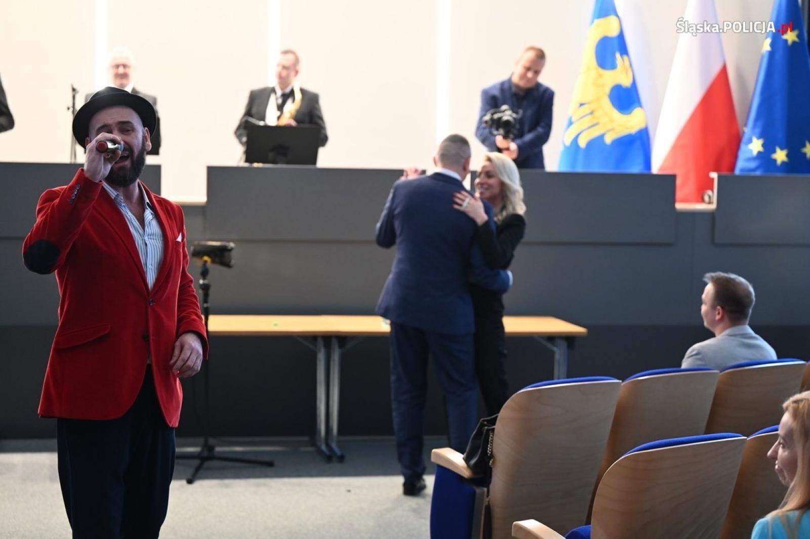 Zdjęcie w galerii na portalu naszraciborz.pl: Kobieca energia w policji. 8 marca w komendzie wiadomości z regionu