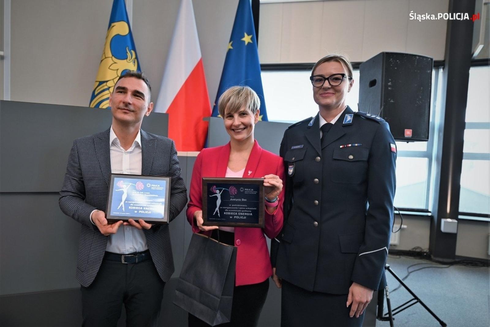 Zdjęcie w galerii na portalu naszraciborz.pl: Kobieca energia w policji. 8 marca w komendzie wiadomości z regionu